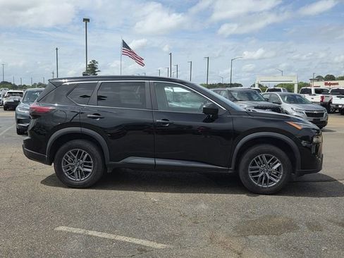 Used 2024 Nissan Rogue S image 2
