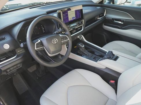 Certified 2024 Toyota Grand Highlander Limited image 11