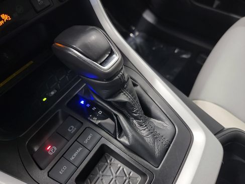 Used 2021 Toyota RAV4 XLE Premium FWD image 27