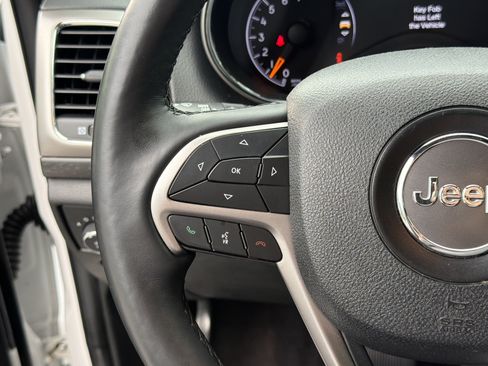 Used 2018 Jeep Grand Cherokee Altitude AWD/4WD image 30