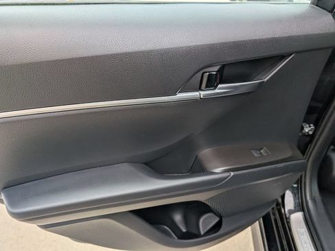 Used 2022 Toyota Camry SE FWD image 10