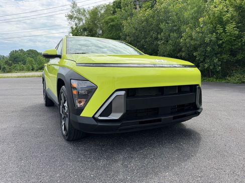 Used 2024 Hyundai Kona SEL w/ Convenience Package FWD image 4