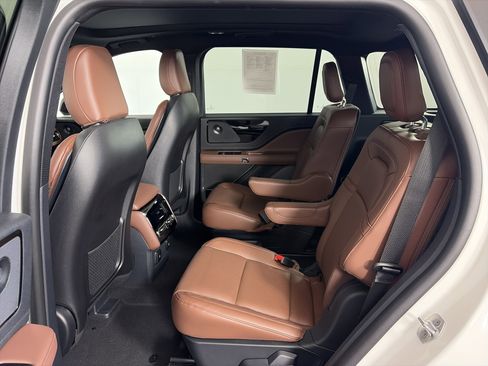 Used 2026 Lincoln Aviator Reserve w/ Jet Appearance Package AWD/4WD image 7