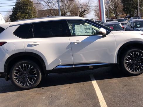 New 2026 Nissan Rogue Platinum w/ Platinum Premium Package image 9