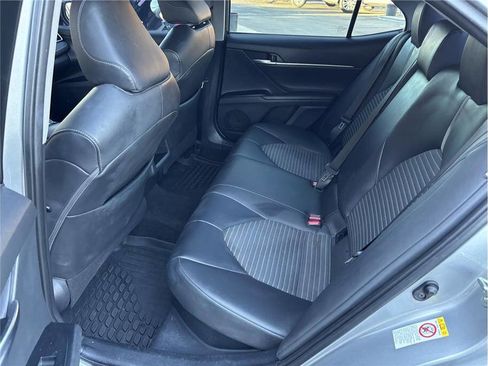 Used 2018 Toyota Camry SE image 12