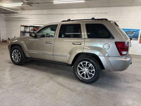 Used 2005 Jeep Grand Cherokee Limited image 2