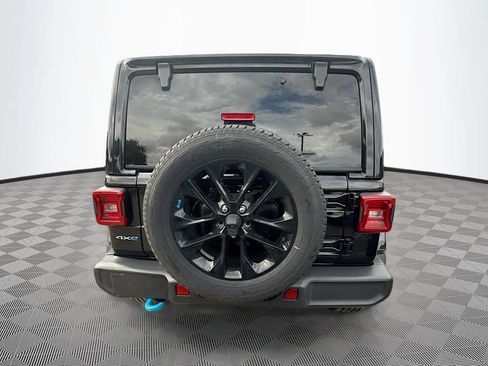Used 2023 Jeep Wrangler Unlimited Sahara w/ Cold Weather Group AWD/4WD image 7