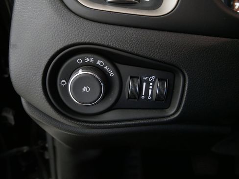 Used 2015 Jeep Renegade Limited image 26