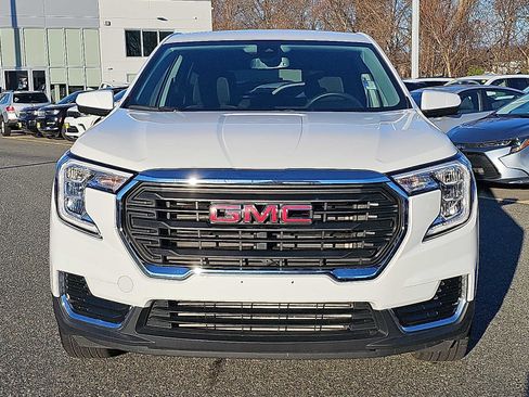 Used 2024 GMC Terrain SLE image 2