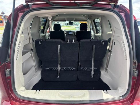 Used 2023 Chrysler Voyager LX FWD image 6