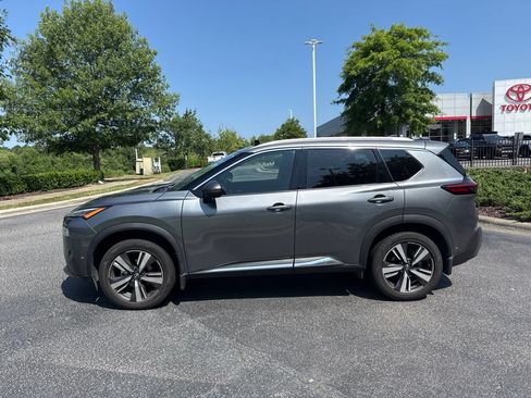 Used 2023 Nissan Rogue SL w/ SL Premium Package FWD image 3