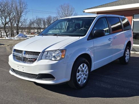 Used 2018 Dodge Grand Caravan SE w/ UConnect Hands-Free Group image 8