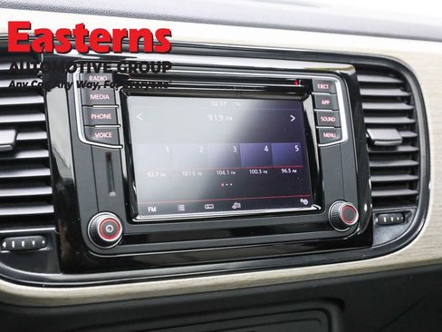 Used 2018 Volkswagen Beetle 2.0T S image 17