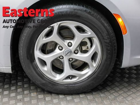 Used 2023 Chrysler Pacifica Limited image 48