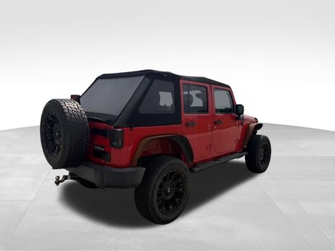 Used 2015 Jeep Wrangler Unlimited Rubicon w/ Connectivity Group AWD/4WD image 17