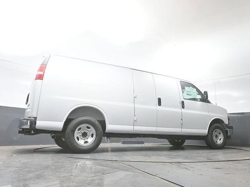 New 2026 GMC Savana 2500 Extended w/ Enhanced Convenience Package image 44