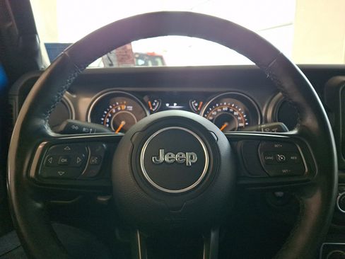 Used 2021 Jeep Gladiator Sport AWD/4WD image 17