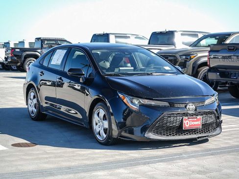 Used 2020 Toyota Corolla LE FWD image 3