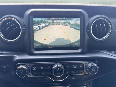 Used 2021 Jeep Wrangler Unlimited Sahara w/ Cold Weather Group AWD/4WD image 11