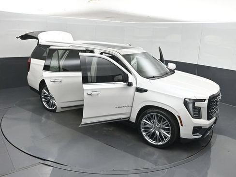 Used 2025 GMC Yukon Denali Ultimate AWD/4WD image 63
