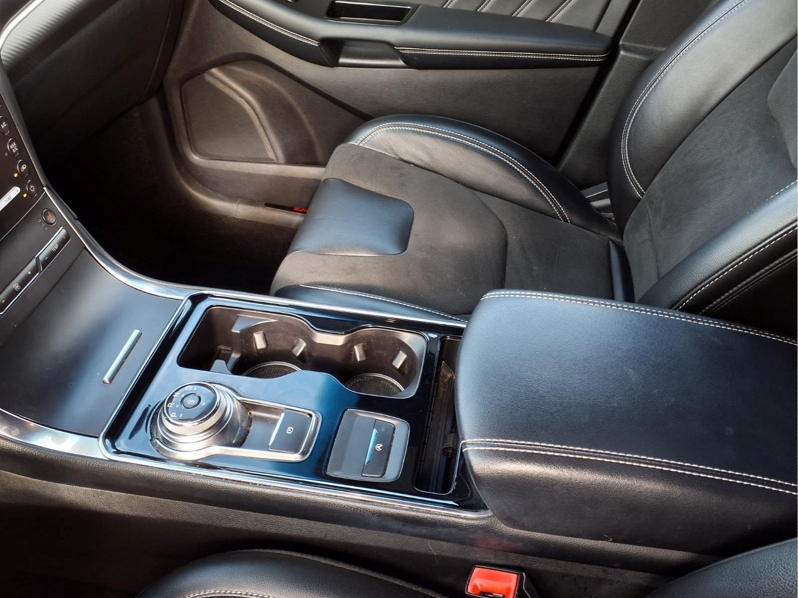 Used 2019 Ford Edge ST w/ Cold Weather Package AWD/4WD image 12