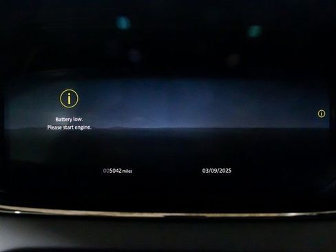 Used 2025 Land Rover Range Rover Evoque Dynamic SE image 14