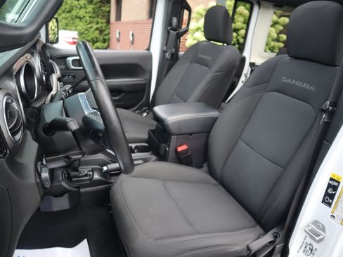 Used 2020 Jeep Wrangler Unlimited Sahara AWD/4WD image 29