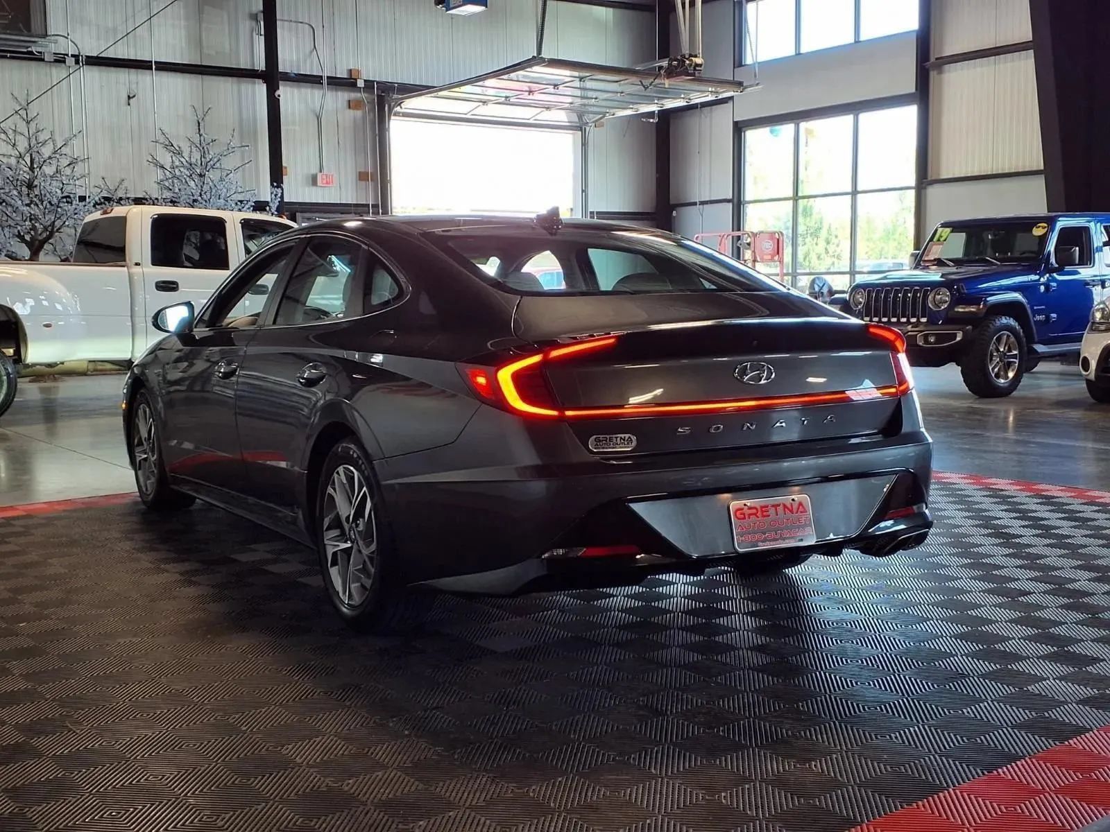 Used 2023 Hyundai Sonata SEL FWD image 4