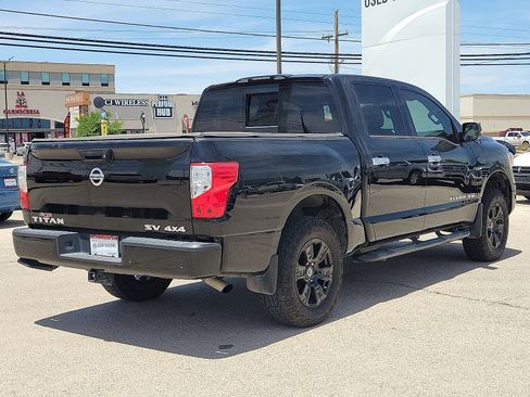 Used 2020 Nissan Titan SV w/ SV Convenience Package image 4