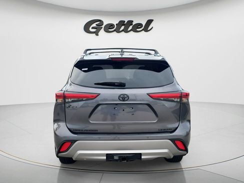 Used 2023 Toyota Highlander Limited FWD image 6