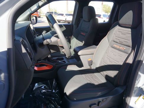 Certified 2025 Nissan Frontier PRO-4X image 13