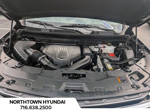 Used 2025 Chevrolet Traverse LT image 40