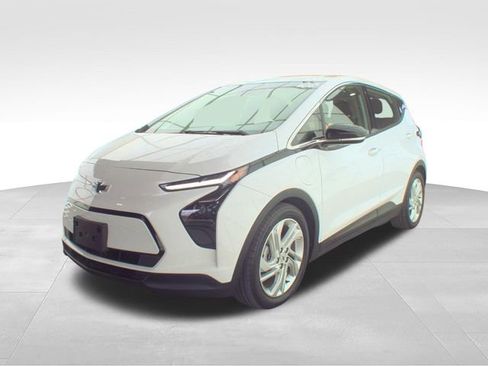 Used 2023 Chevrolet Bolt LT w/ Driver Confidence Package FWD image 2