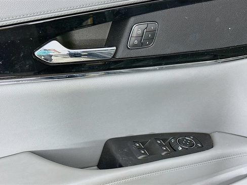 Used 2023 Lincoln Nautilus Reserve AWD/4WD image 24