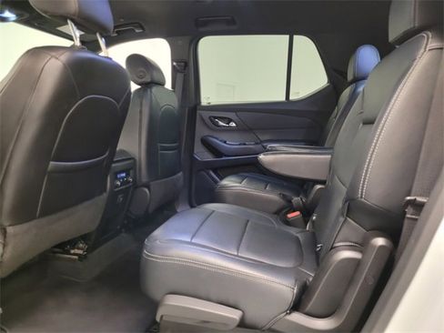 Used 2022 Chevrolet Traverse LT image 8