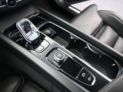 Used 2023 Volvo XC60 B5 Ultimate image 20