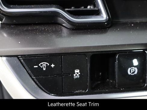Certified 2025 Kia Sportage EX FWD image 22