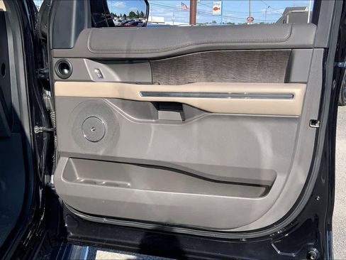Used 2020 Ford Expedition Max Limited RWD image 22