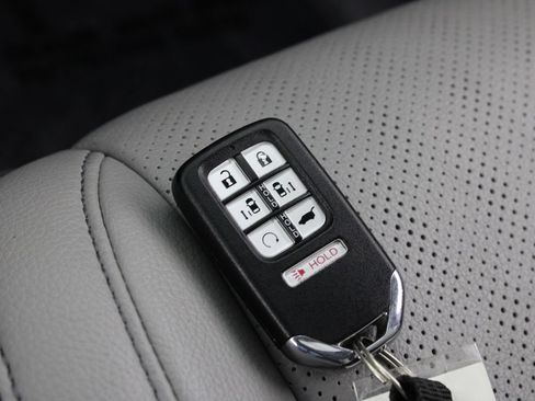 Used 2023 Honda Odyssey Elite image 32