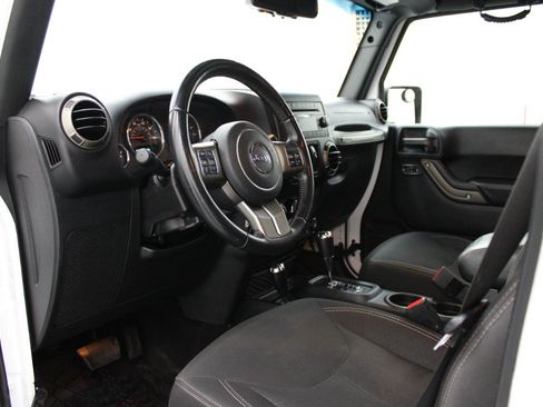 Used 2018 Jeep Wrangler Unlimited Sport AWD/4WD image 7