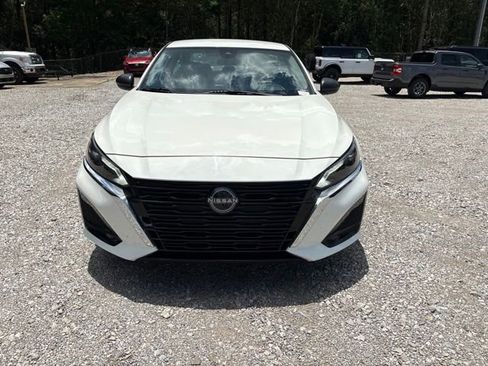 Used 2025 Nissan Altima 2.5 SV FWD image 2