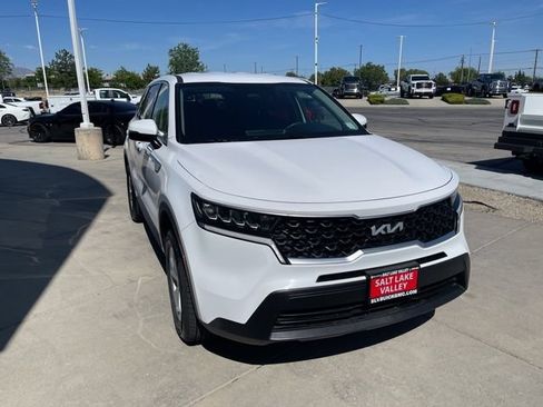 Used 2023 Kia Sorento LX AWD/4WD image 6