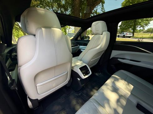 Used 2024 Cadillac Lyriq Sport RWD image 18