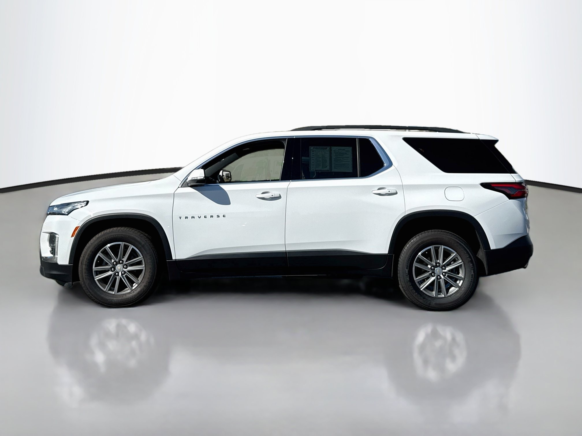Used 2023 Chevrolet Traverse LT w/ LPO, Cargo Package AWD/4WD image 4