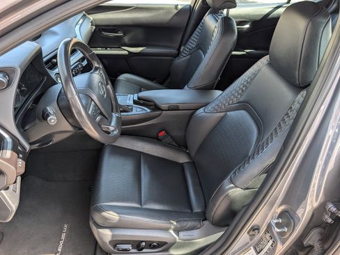 Used 2021 Lexus UX 200 w/ Accessory Package (Z1) FWD image 2