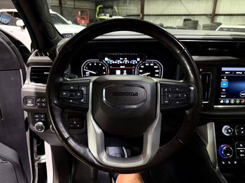 Used 2021 GMC Yukon XL Denali w/ Denali Ultimate Package AWD/4WD image 31
