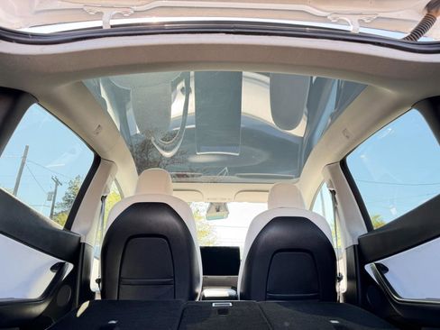 Used 2021 Tesla Model Y Long Range image 35