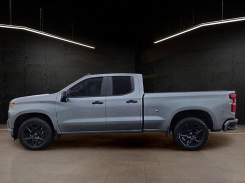 Used 2020 Chevrolet Silverado 1500 Custom w/ Custom Value Package RWD image 4