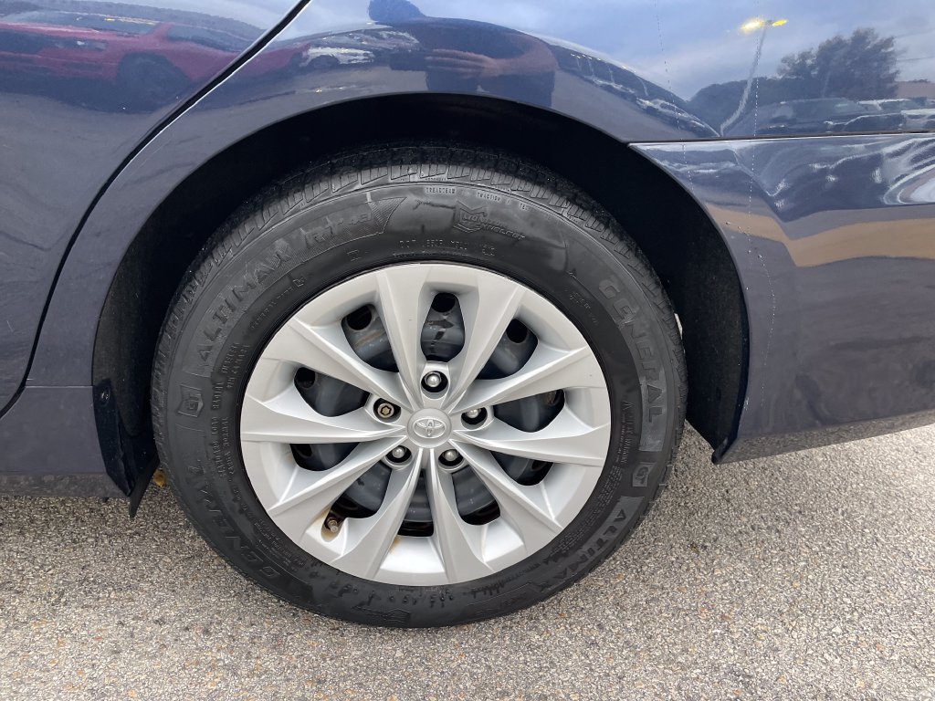 Used 2016 Toyota Camry LE FWD image 10