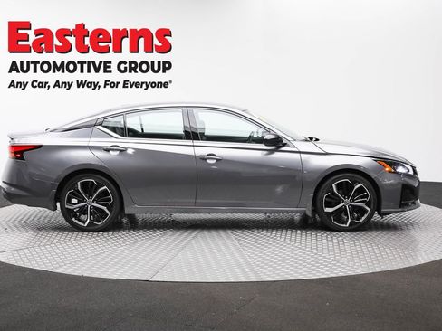 Used 2023 Nissan Altima 2.5 SR FWD image 4